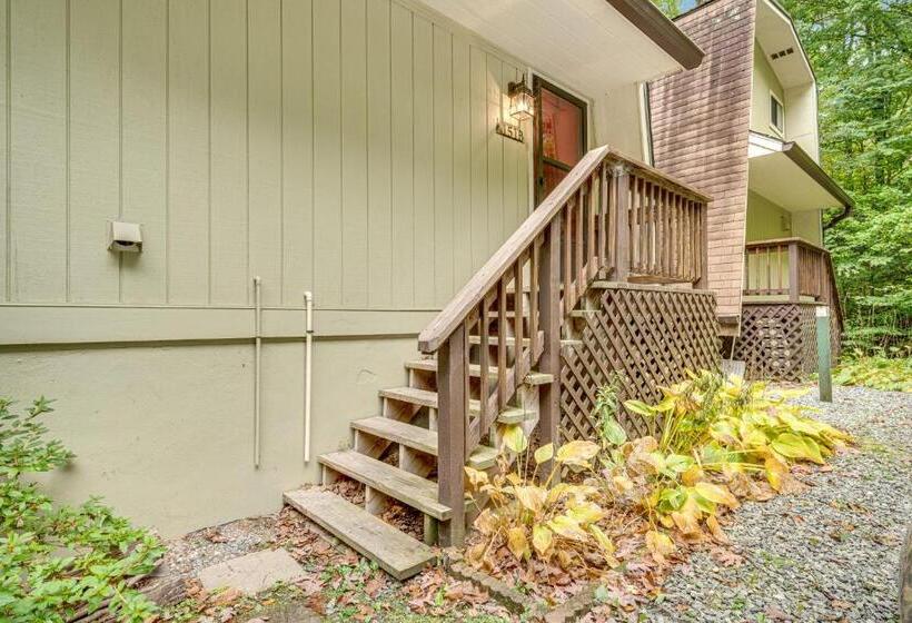 בית מלון כפרי Hemlock Hideaway