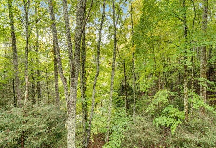 בית מלון כפרי Hemlock Hideaway