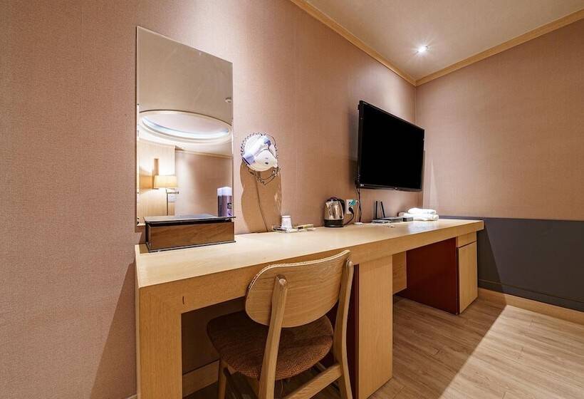 هتل Ilsan Rateuri