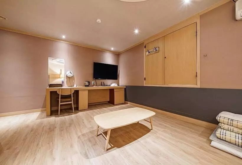 Hotelli Ilsan  Rateuri