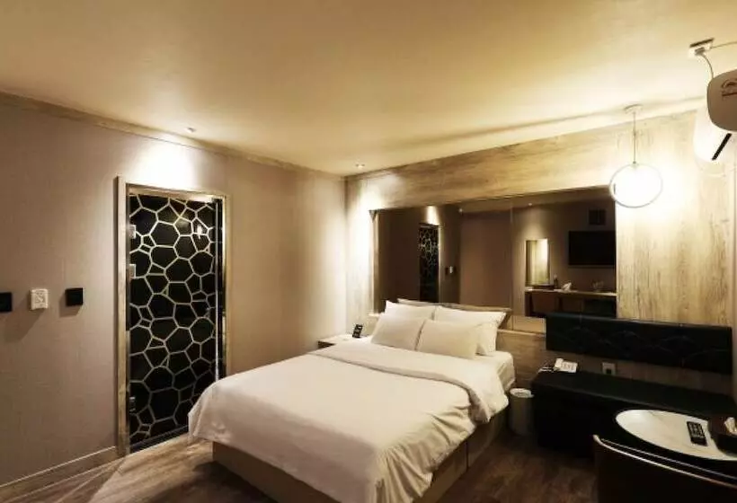 Hotelli Ilsan  Rateuri