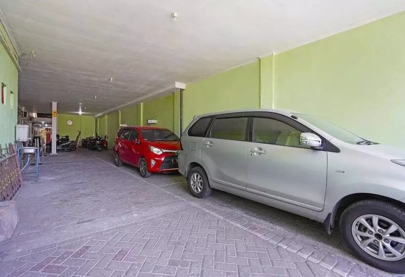 Hotelli Oyo 91670 Mannsur Homestay Syariah