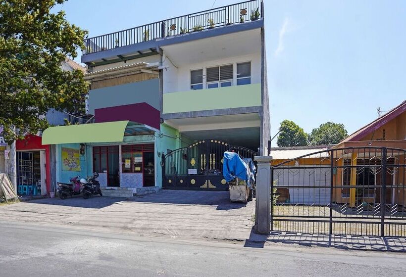 Hotell Oyo 91670 Mannsur Homestay Syariah