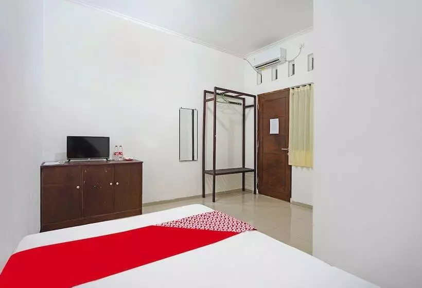 Hotelli Oyo 91670 Mannsur Homestay Syariah