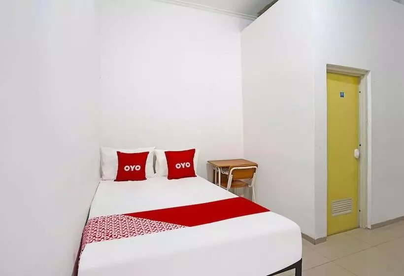 Hotelli Oyo 91670 Mannsur Homestay Syariah