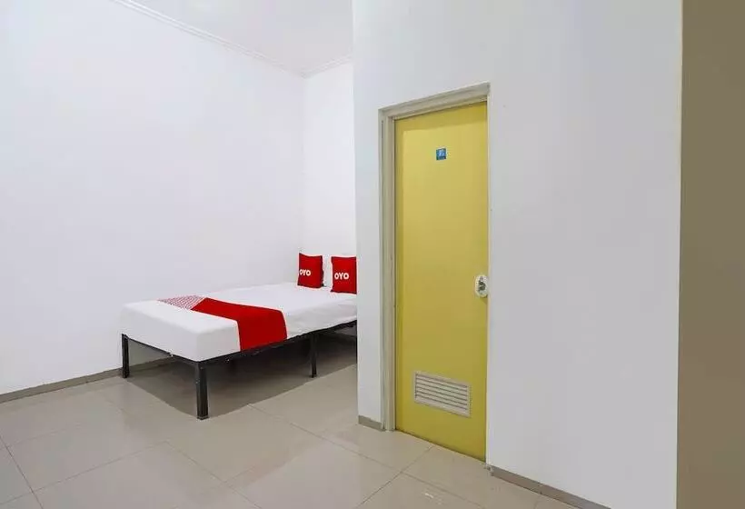 Hotelli Oyo 91670 Mannsur Homestay Syariah