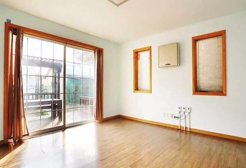 هتل Yangju Jangheung Haeil Nongjang Pension