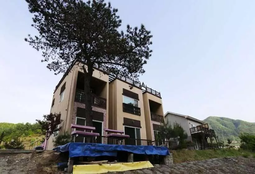 Hotelli Yangpyeong Oettonjip Pension