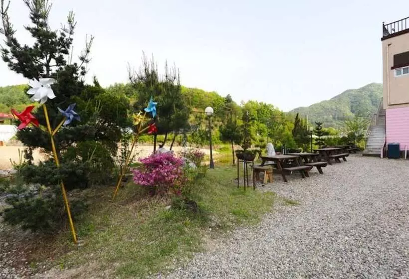 Hotelli Yangpyeong Oettonjip Pension