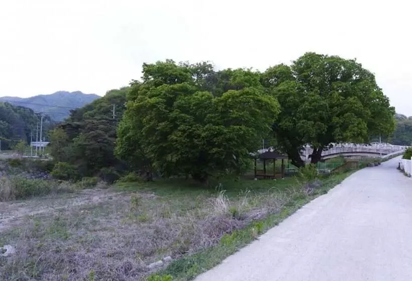 Hotelli Yangpyeong Oettonjip Pension