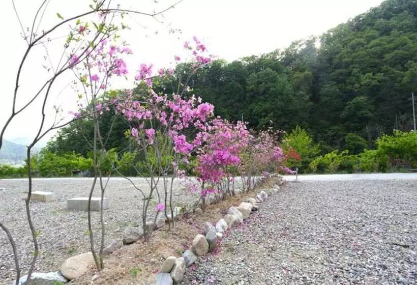 Hotelli Yangpyeong Oettonjip Pension