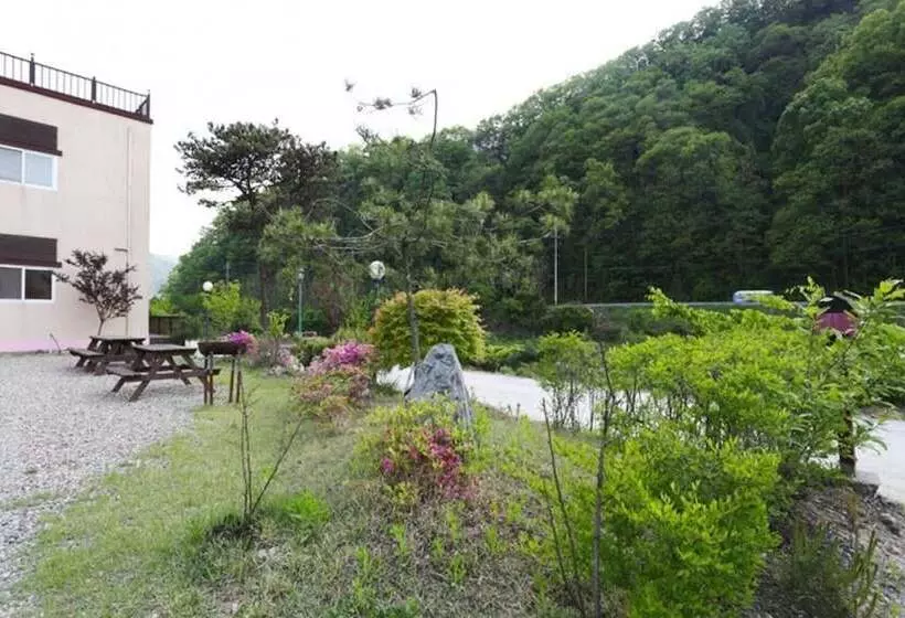 Hotelli Yangpyeong Oettonjip Pension