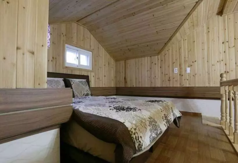 Hotelli Yangpyeong Oettonjip Pension