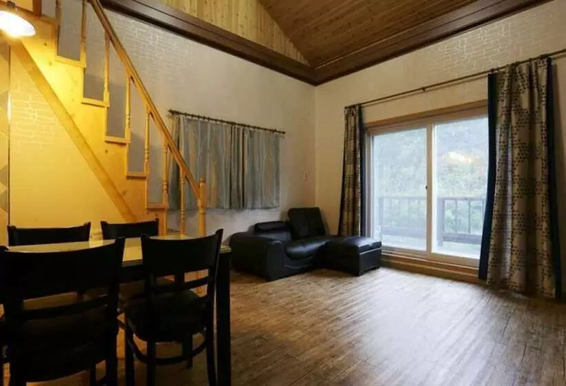 Hotelli Yangpyeong Oettonjip Pension