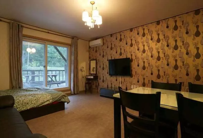 Hotelli Yangpyeong Oettonjip Pension
