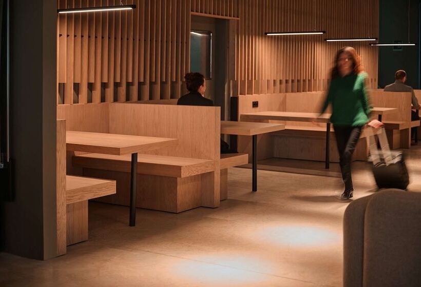 هتل Zleep Madrid Airport