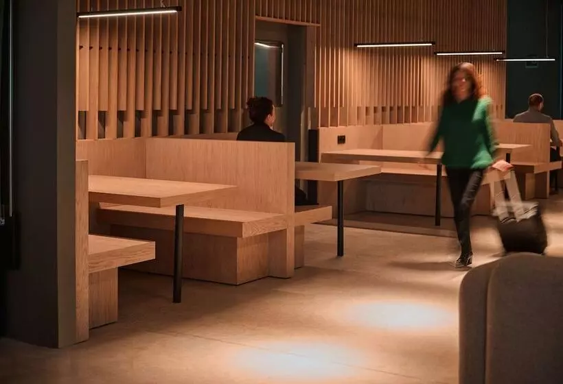 هتل Zleep Madrid Airport