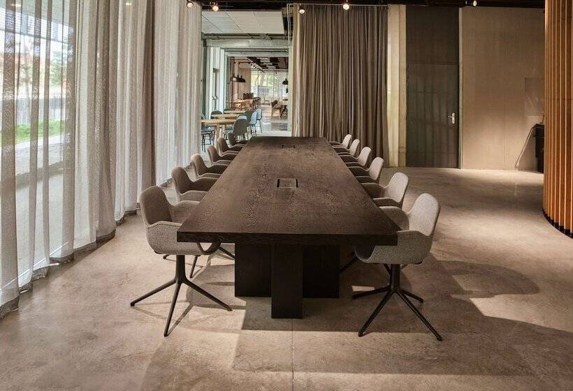 هتل Zleep Madrid Airport