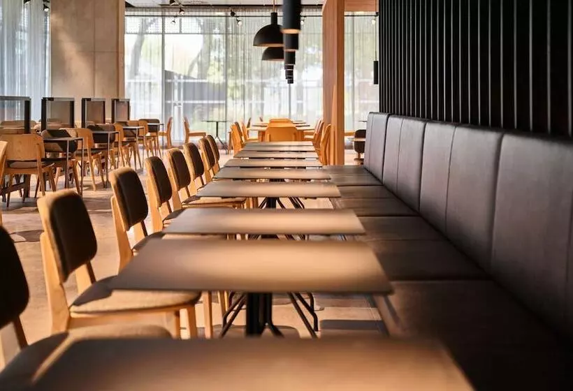 هتل Zleep Madrid Airport