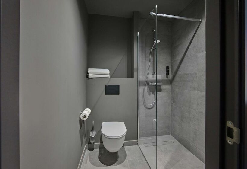 هتل Zleep Madrid Airport