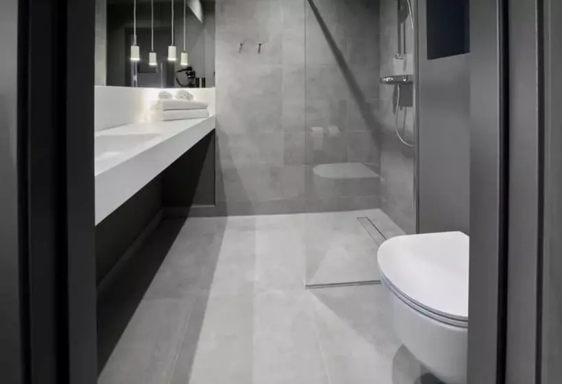 هتل Zleep Madrid Airport