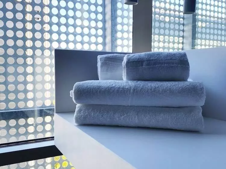 هتل Zleep Madrid Airport