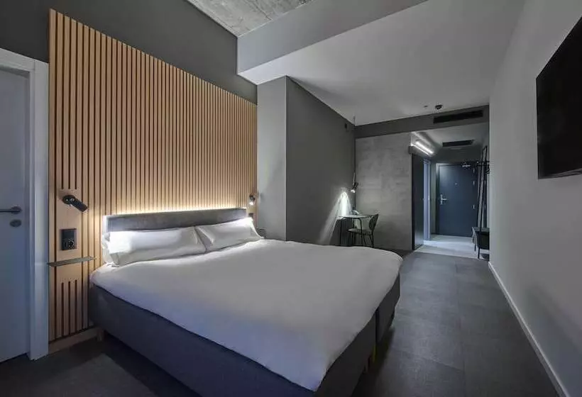 هتل Zleep Madrid Airport