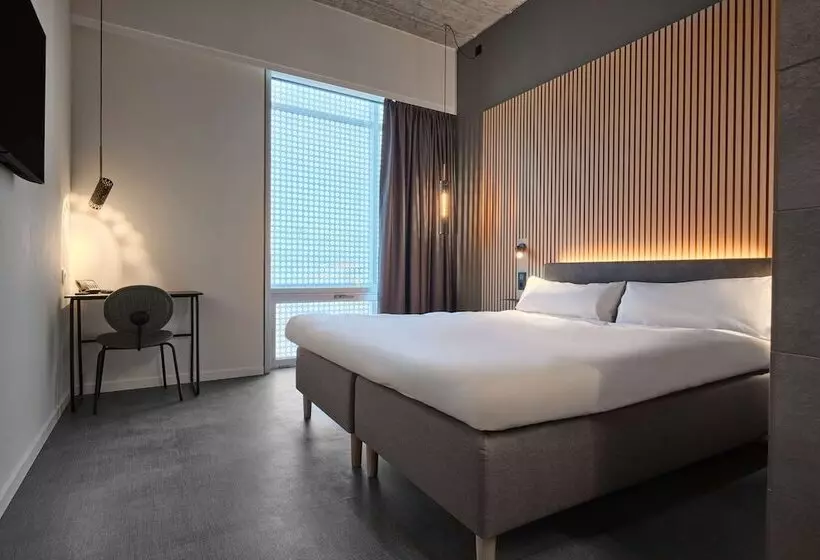 هتل Zleep Madrid Airport