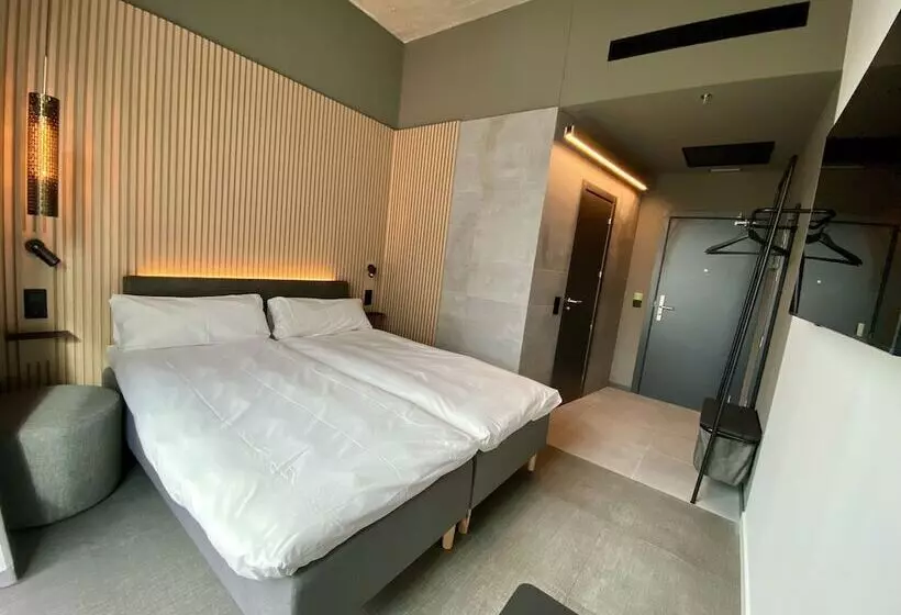 هتل Zleep Madrid Airport
