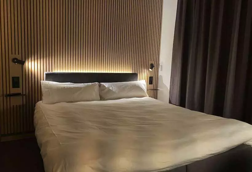 هتل Zleep Madrid Airport