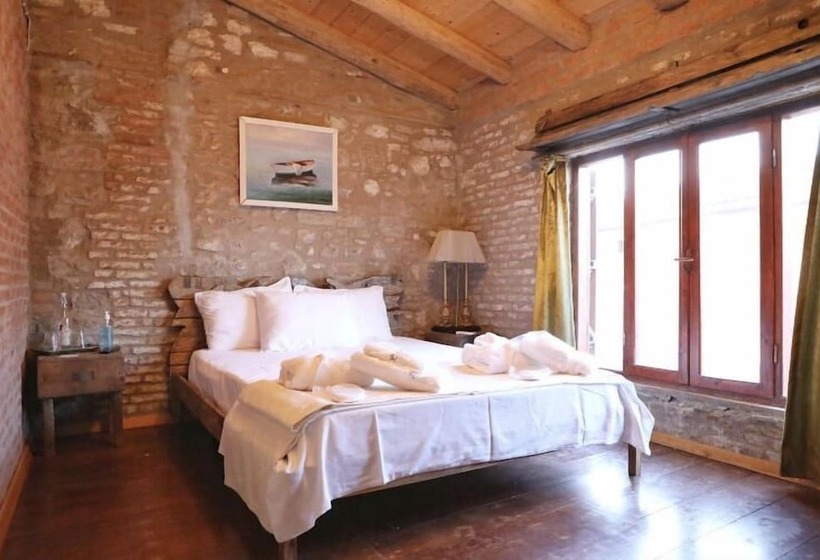 Chez Melo Tas Konak Otel