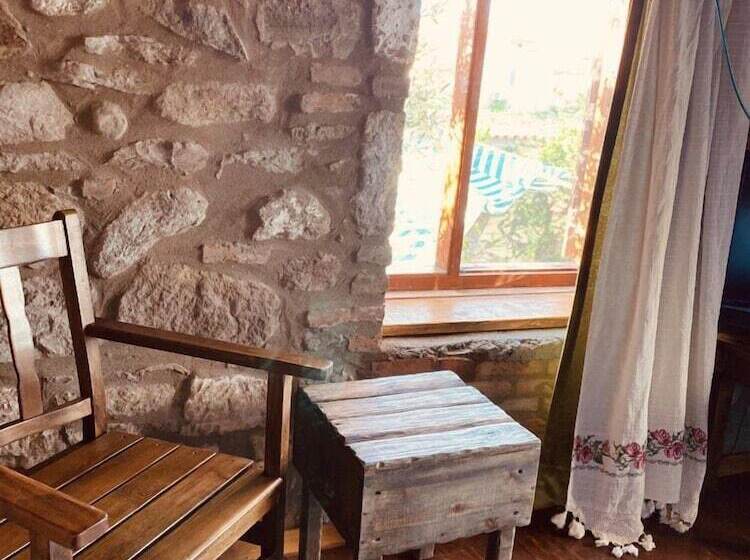 Chez Melo Tas Konak Otel