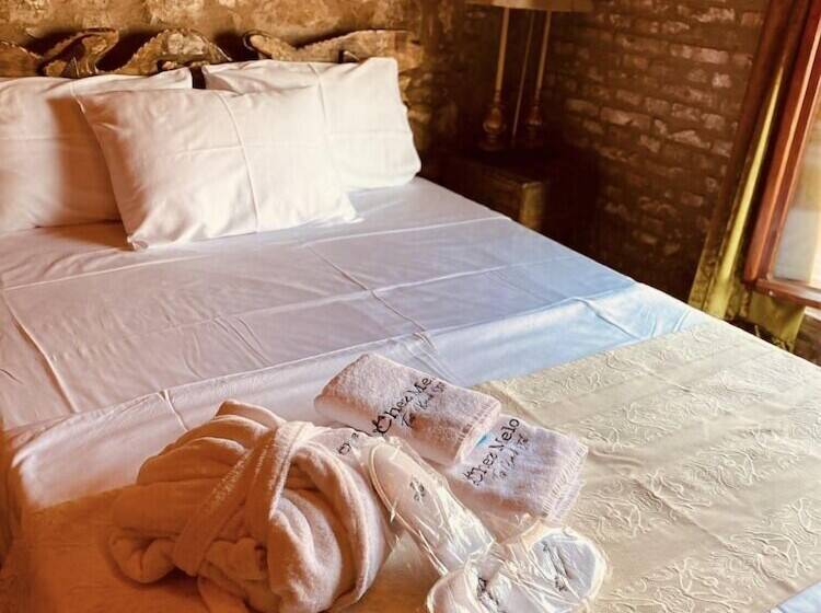 Chez Melo Tas Konak Otel