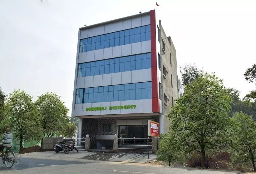 ホテル Dhanraj Residency