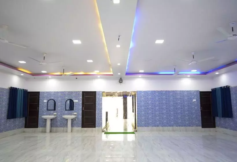 ホテル Dhanraj Residency