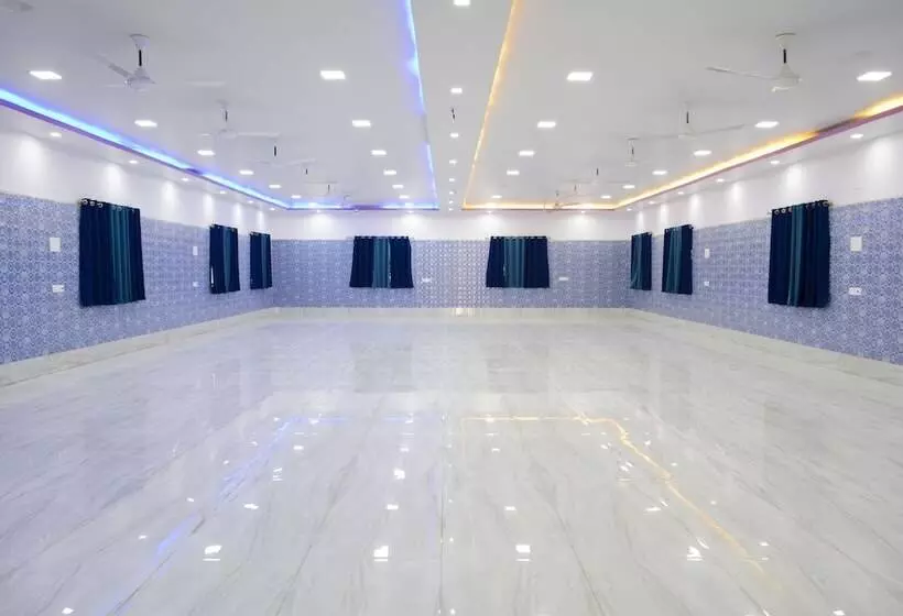 ホテル Dhanraj Residency