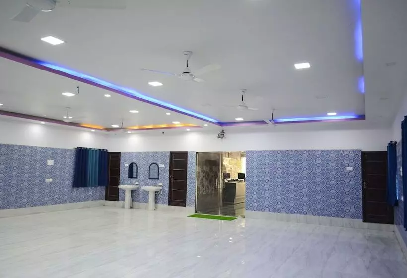 ホテル Dhanraj Residency