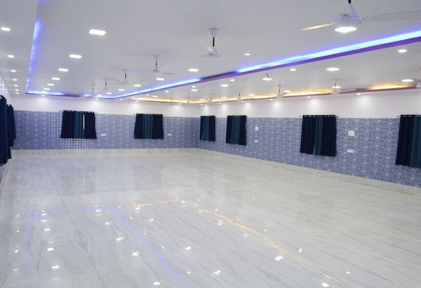 בית מלון כפרי Dhanraj Residency