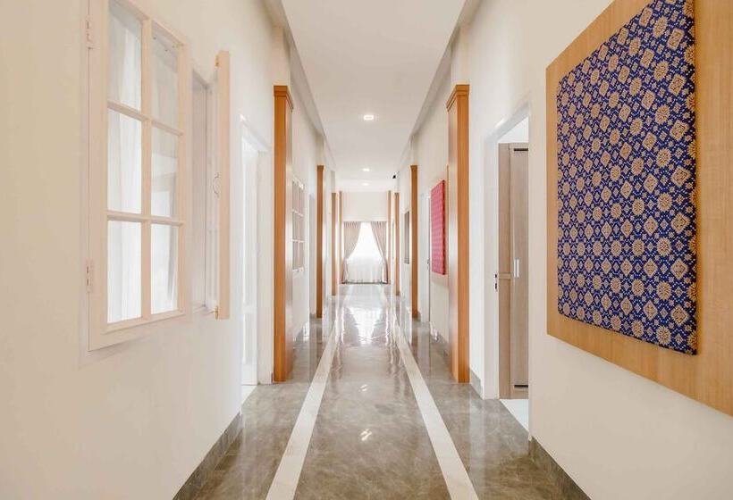 فندق Reddoorz Plus Syariah @ Jalan Dr Sutomo Padang