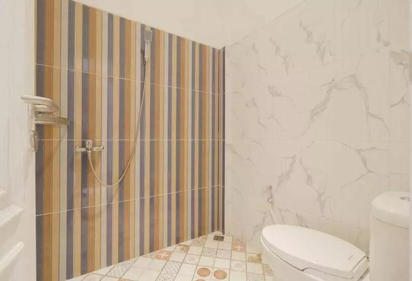 ホテル Reddoorz Plus Syariah @ Jalan Dr Sutomo Padang