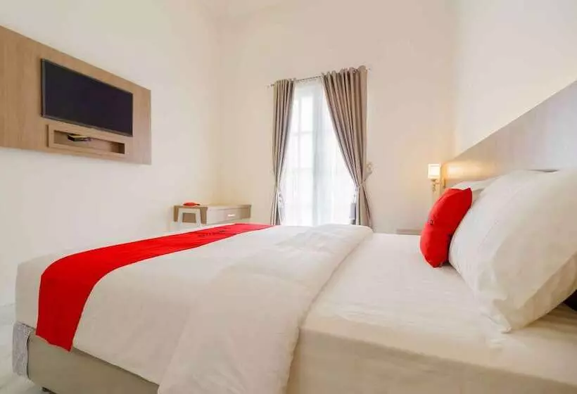 ホテル Reddoorz Plus Syariah @ Jalan Dr Sutomo Padang