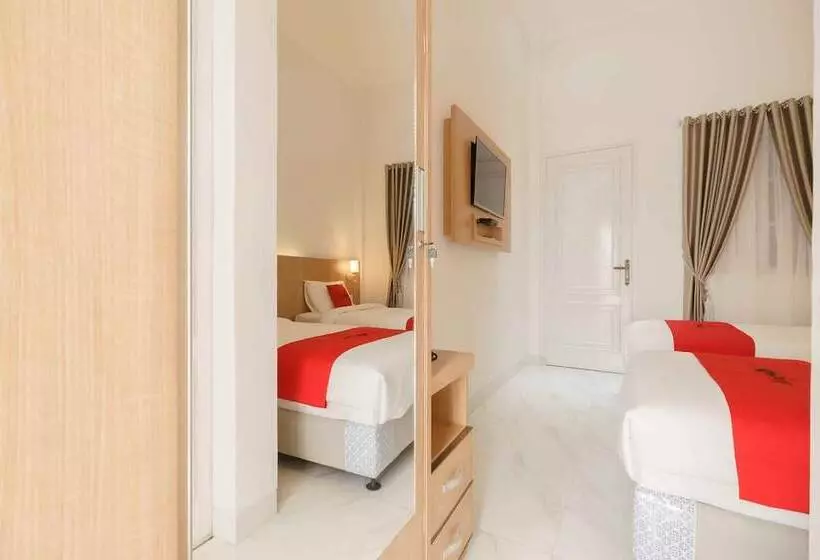 ホテル Reddoorz Plus Syariah @ Jalan Dr Sutomo Padang