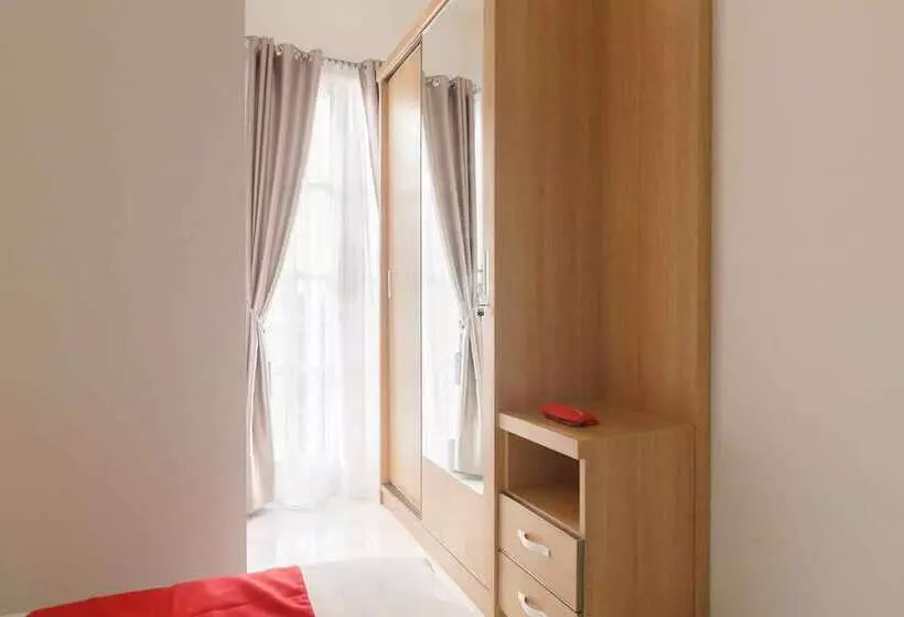 ホテル Reddoorz Plus Syariah @ Jalan Dr Sutomo Padang