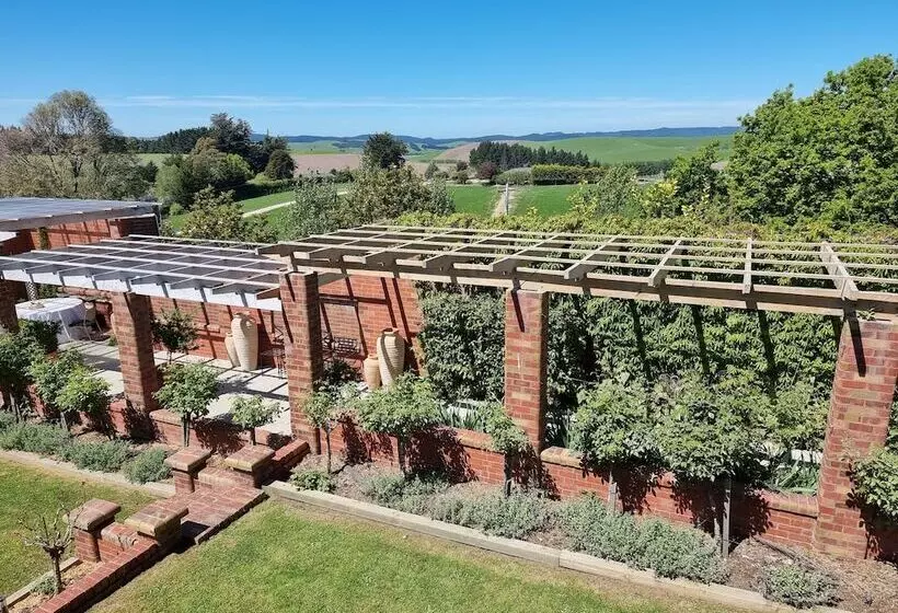 Hotelli The Fern & Thistle Luxury Accommodation  Drinks, Hotpool, Sauna