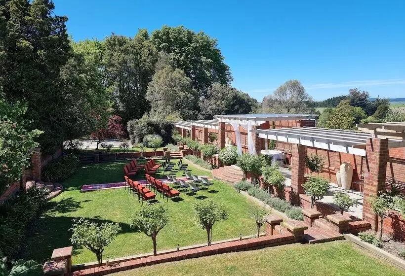 Hotelli The Fern & Thistle Luxury Accommodation  Drinks, Hotpool, Sauna