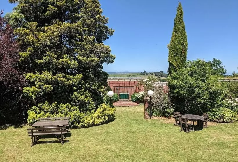 Hotelli The Fern & Thistle Luxury Accommodation  Drinks, Hotpool, Sauna