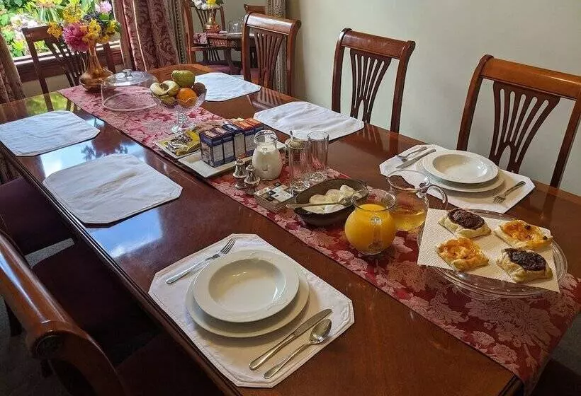 Hotelli The Fern & Thistle Luxury Accommodation  Drinks, Hotpool, Sauna