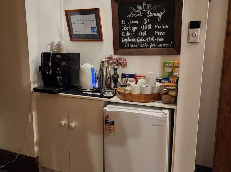 Hotel The Fern & Thistle Luxury Accommodation  Drinks, Hotpool, Sauna