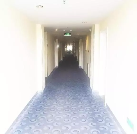 Hotelli 7 Days Inn Hohhot Kaitai Market