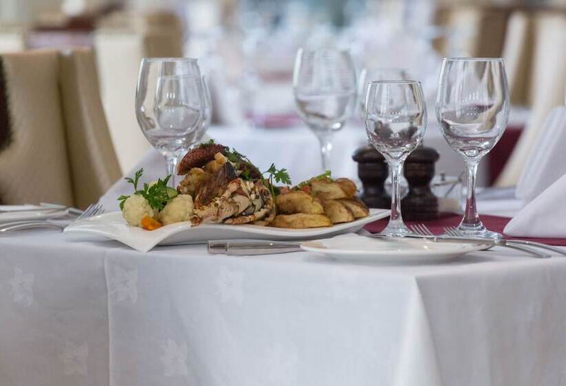 Ngalawa Hotel & Resort